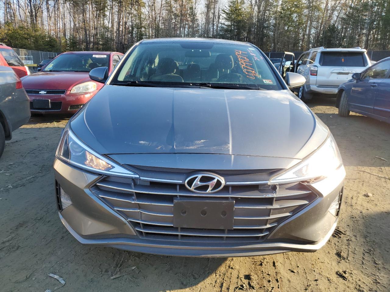 2019 HYUNDAI ELANTRA SE - Фото 5
