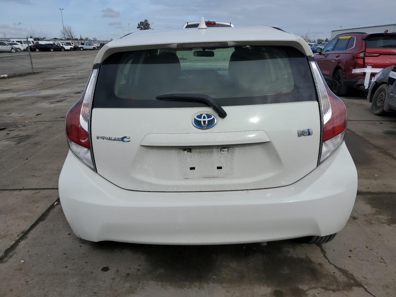 2016 TOYOTA PRIUS C - Фото 6