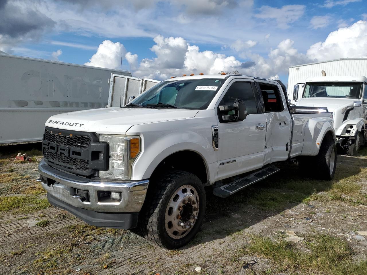 2017 FORD F350 SUPER