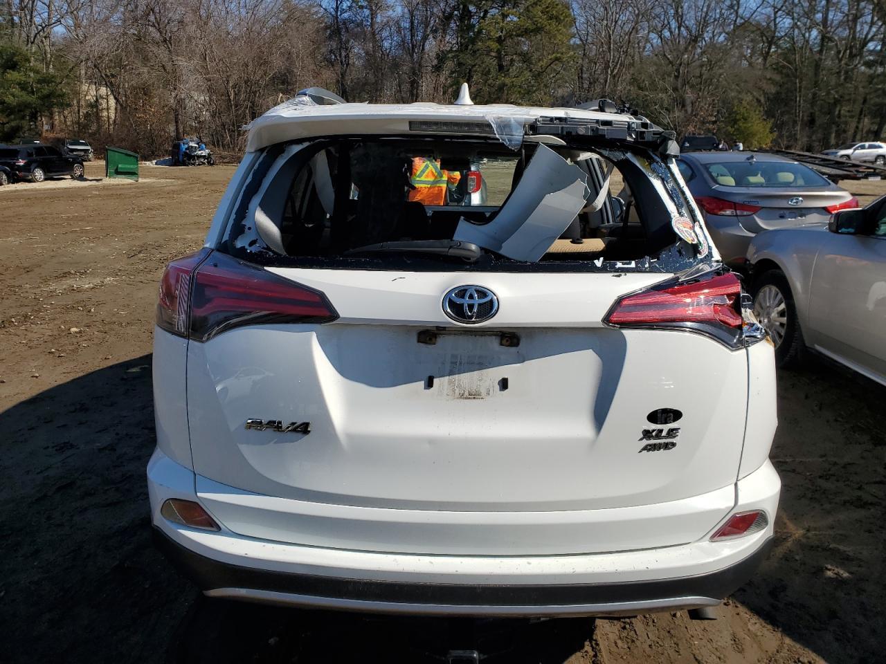 2017 TOYOTA RAV4 XLE - Image 6