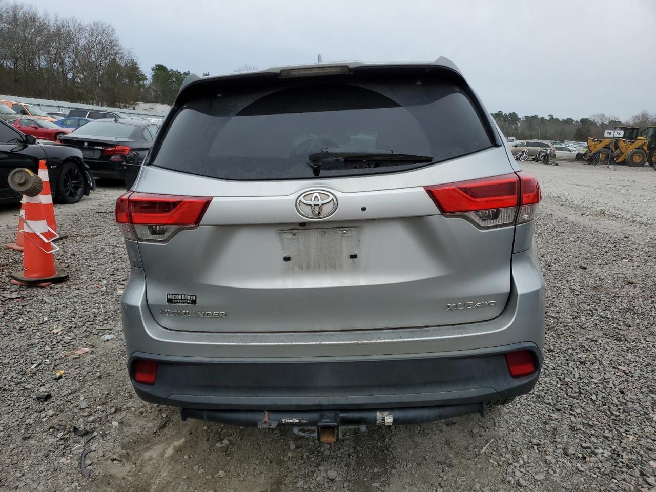 2019 TOYOTA HIGHLANDER - Image 6