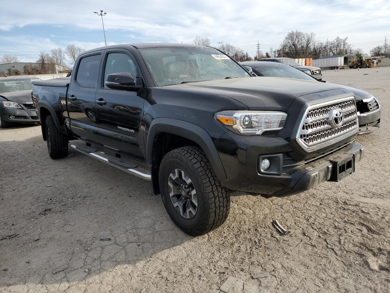 2017 TOYOTA TACOMA DOU - Фото 4