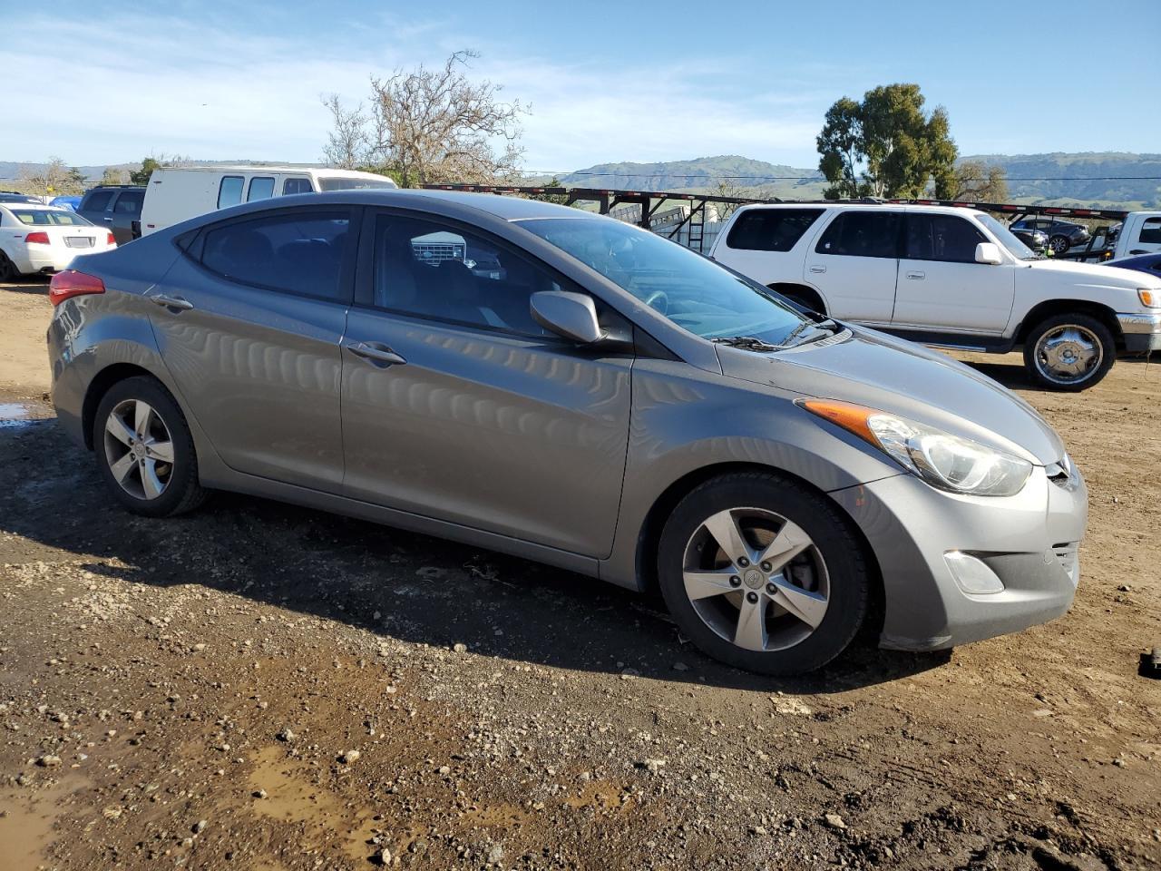 2013 HYUNDAI ELANTRA GL - Image 4