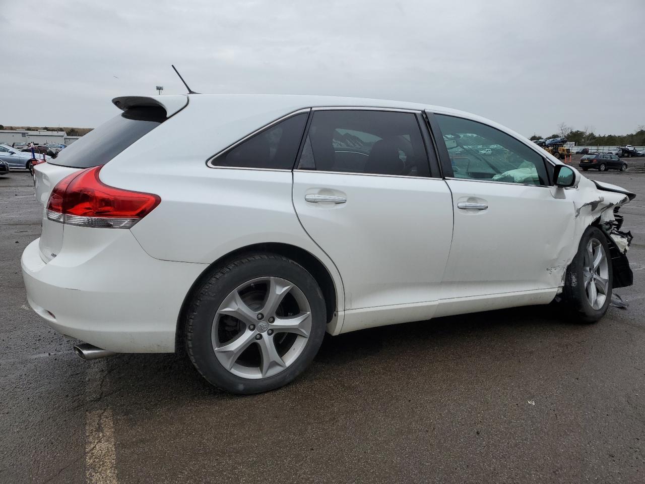 2011 TOYOTA VENZA - Фото 3
