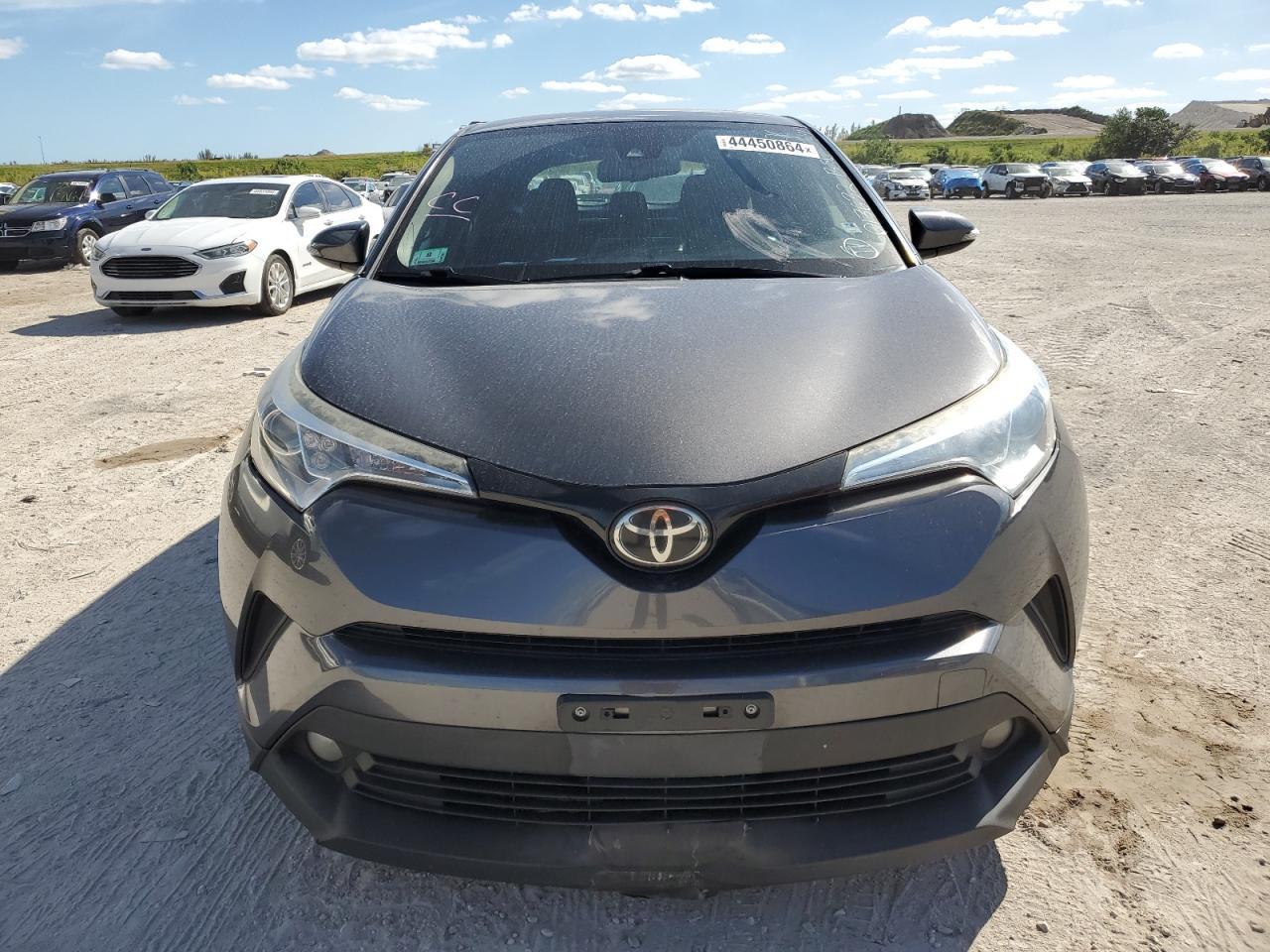 2018 TOYOTA C-HR XLE - Image 5