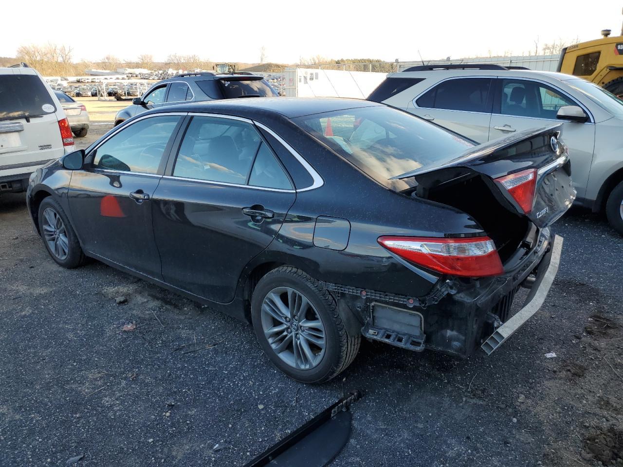 2017 TOYOTA CAMRY LE - Фото 2
