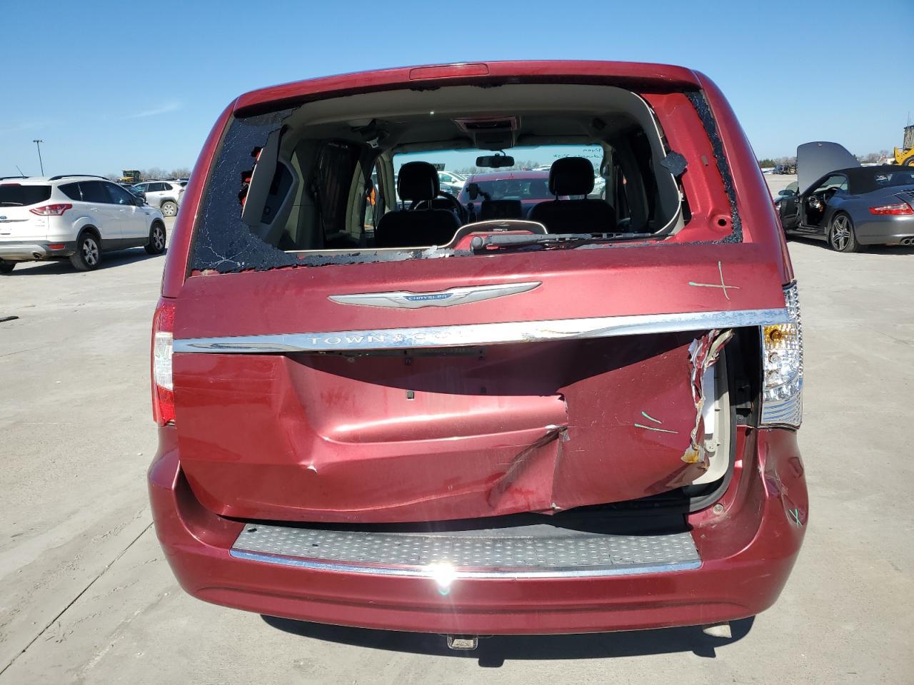 2014 CHRYSLER TOWN & COU - Фото 6