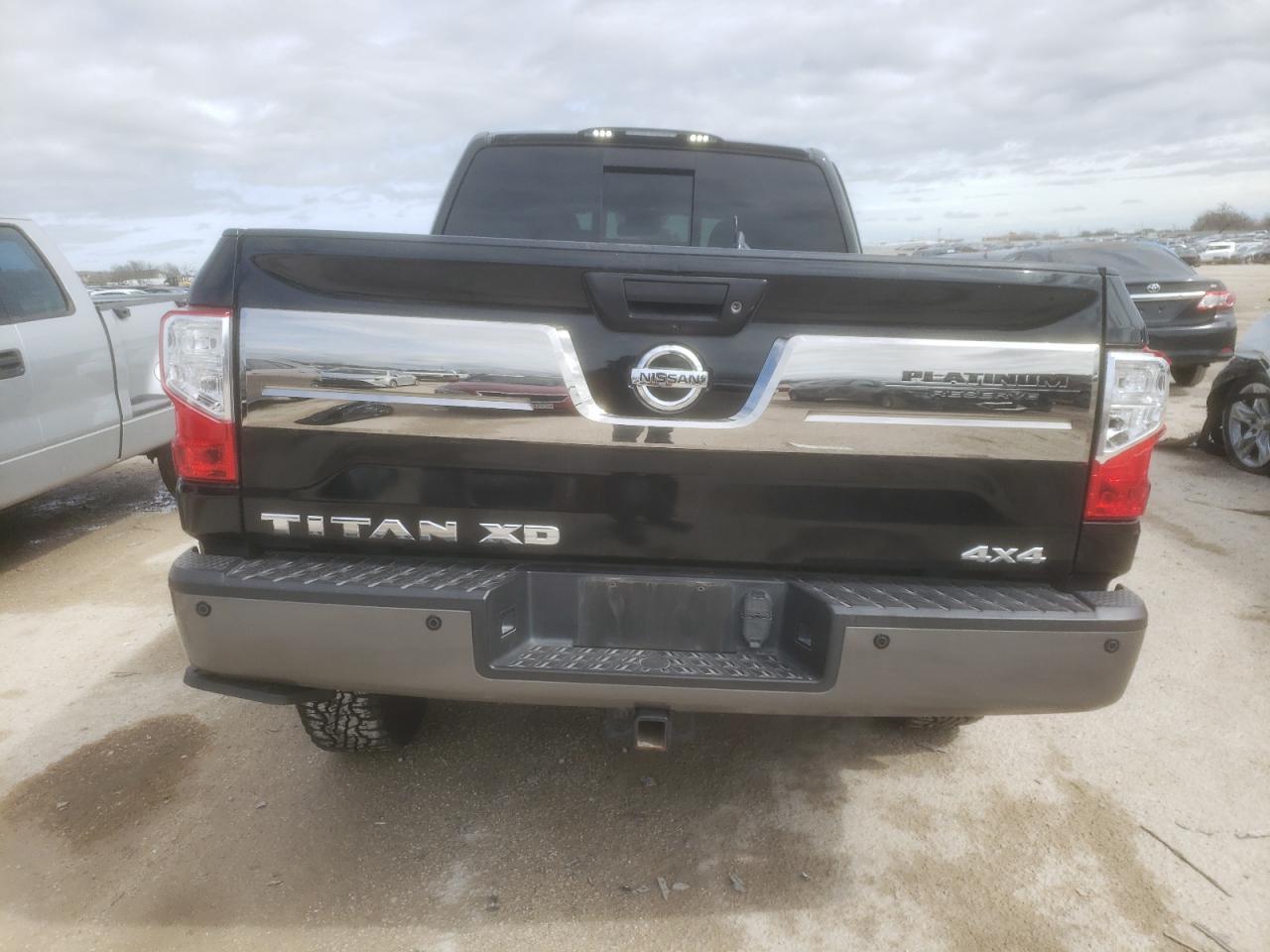 2017 NISSAN TITAN XD S - Фото 6