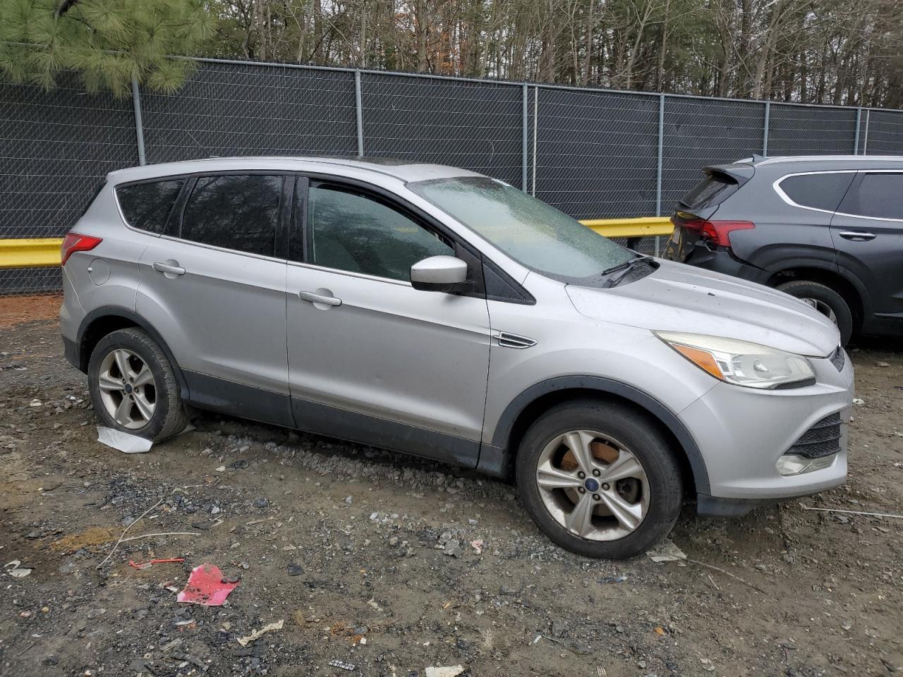 2015 FORD ESCAPE SE - Image 4