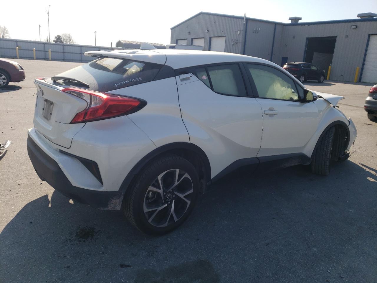 2019 TOYOTA C-HR XLE - Фото 3