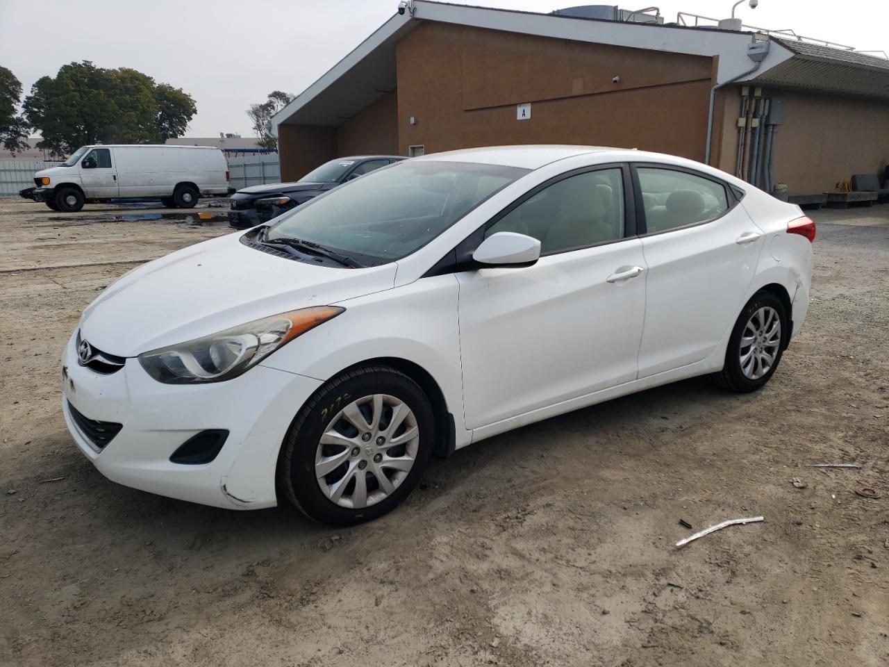 2013 HYUNDAI ELANTRA GL