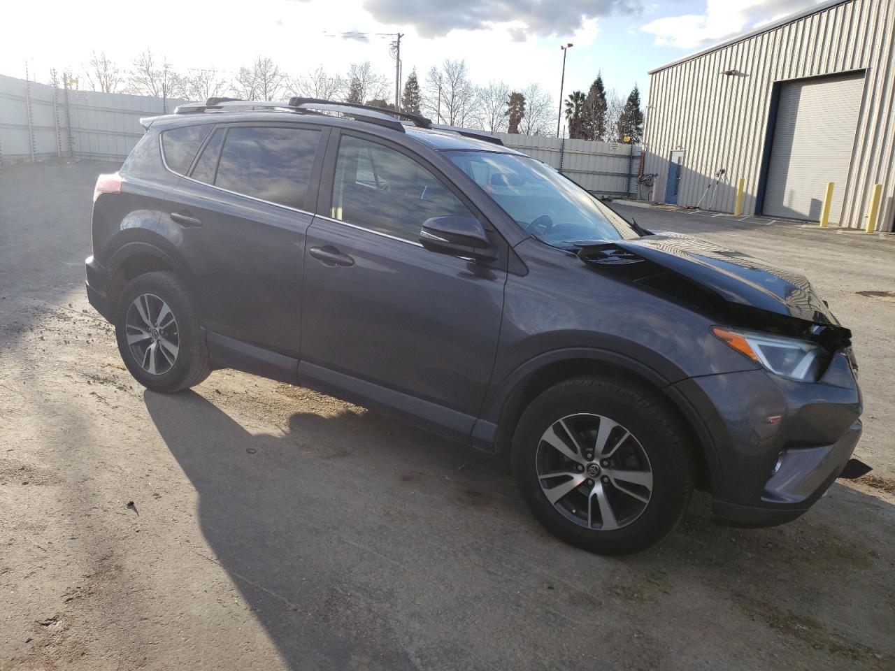 2017 TOYOTA RAV4 XLE - Image 4