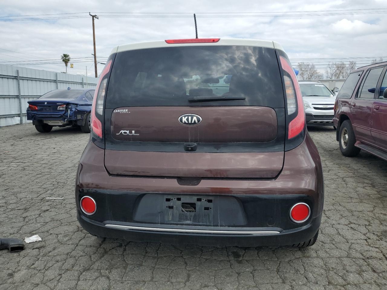 2017 KIA SOUL + - Image 6