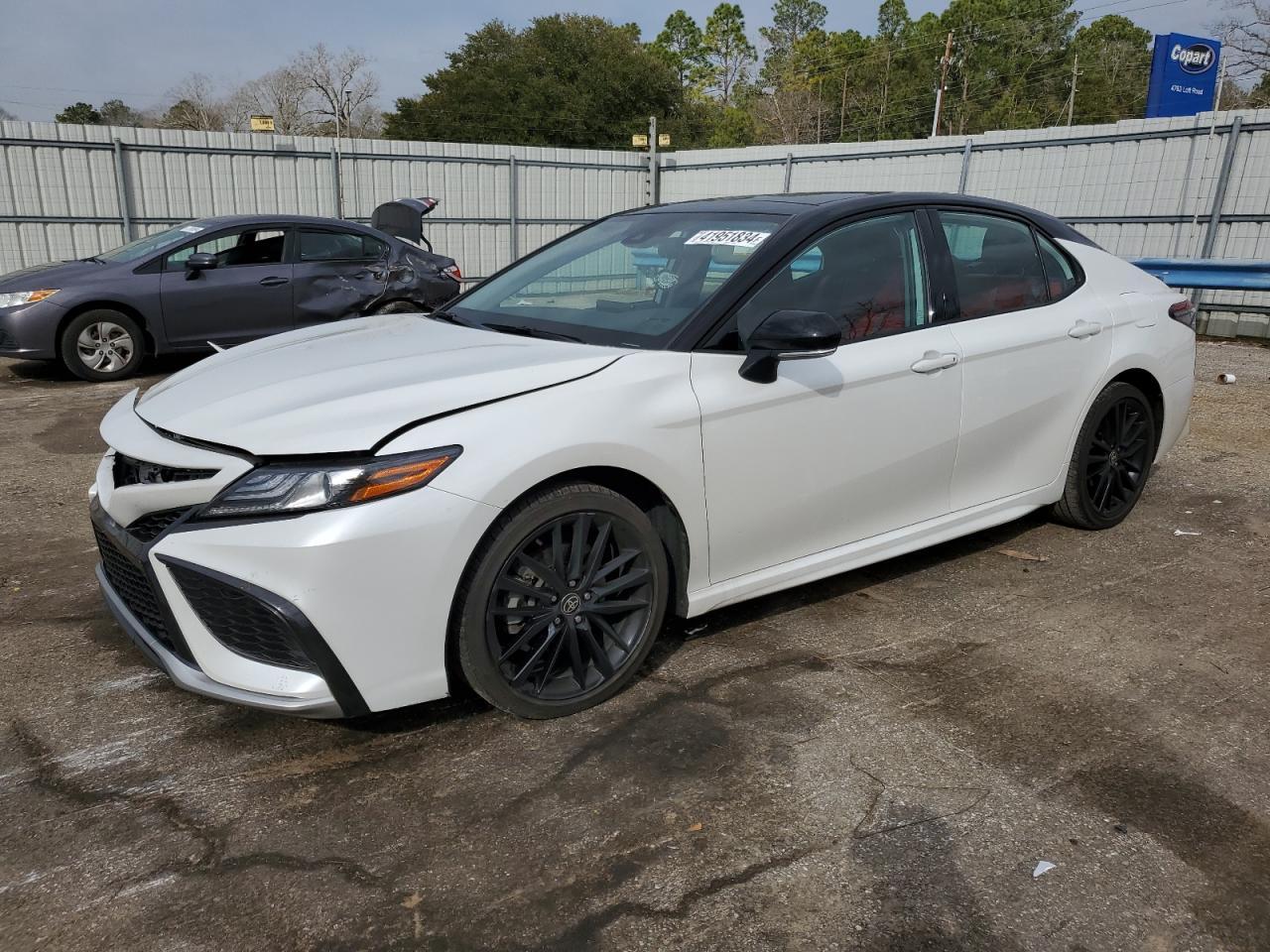 2022 TOYOTA CAMRY XSE