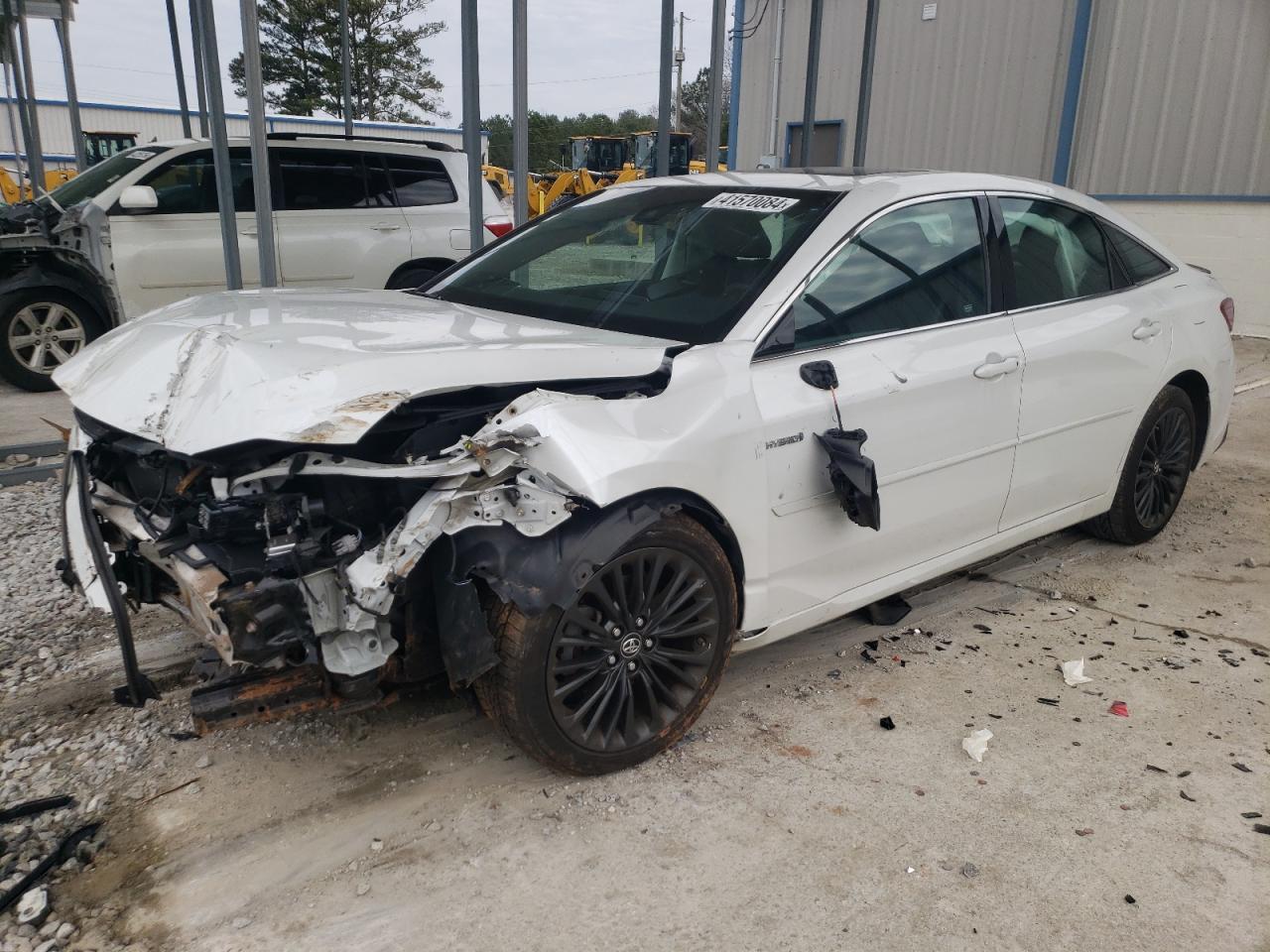 2019 TOYOTA AVALON XLE