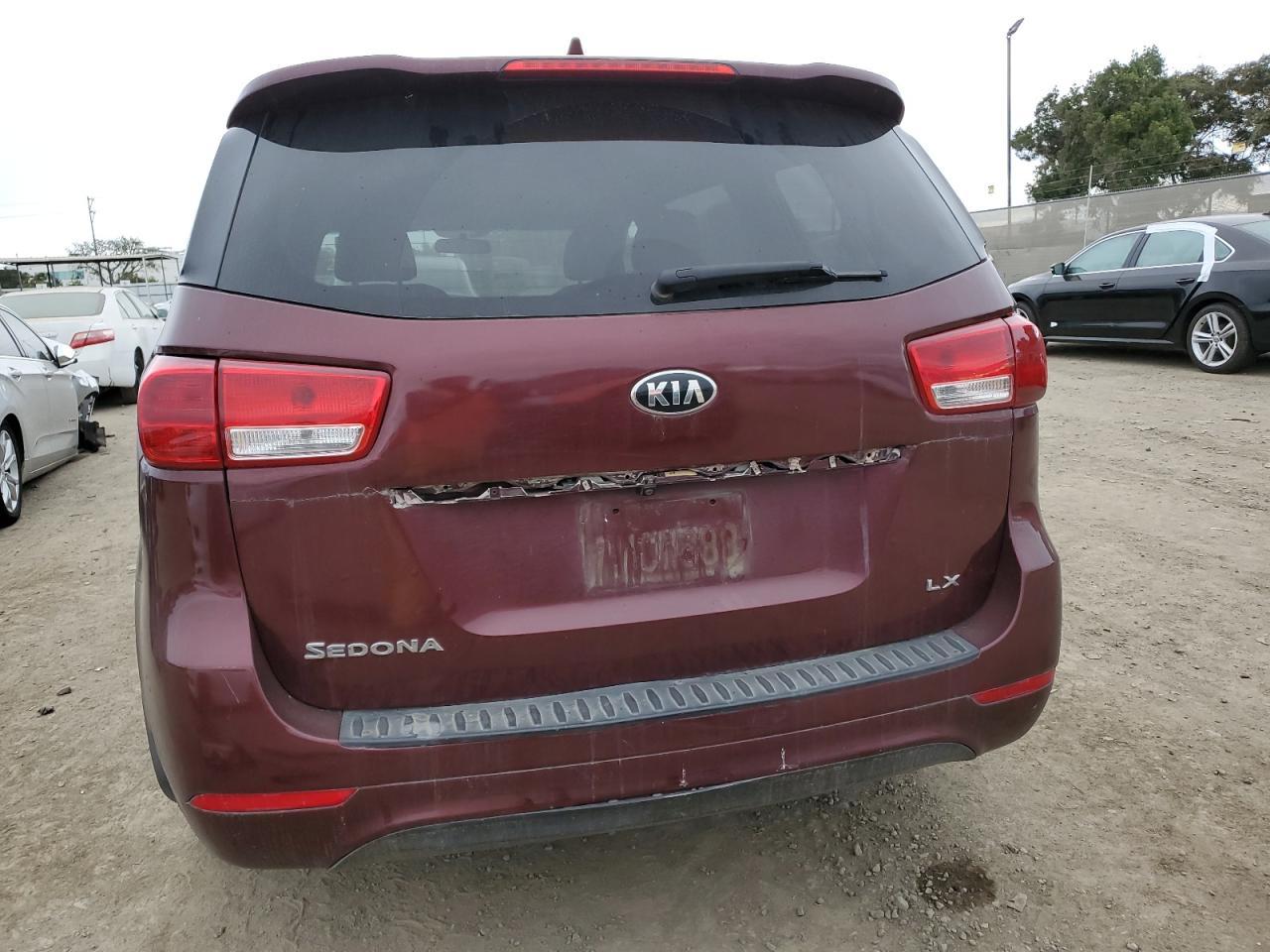 2016 KIA SEDONA LX - Фото 6