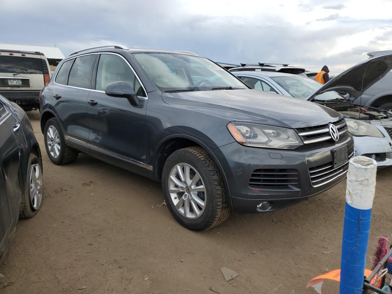 2013 VOLKSWAGEN TOUAREG V6 - Image 4