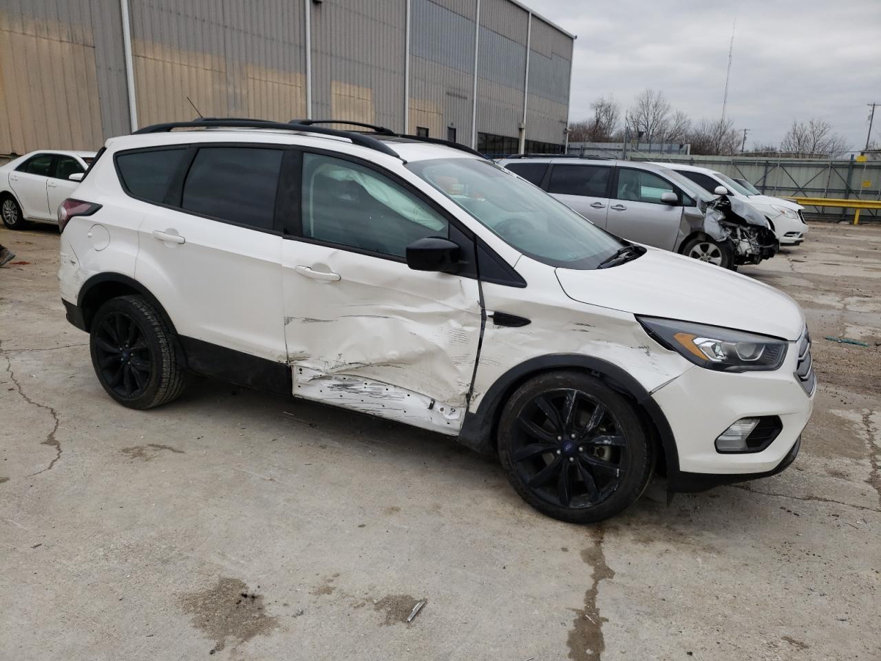 2017 FORD ESCAPE SE - Фото 4