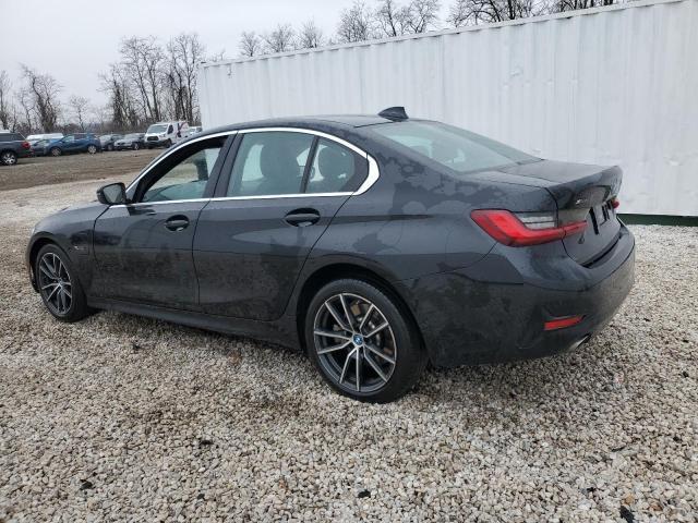 2022 BMW 330Xe - Фото 2