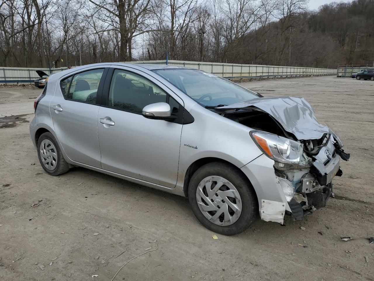 2016 TOYOTA PRIUS C - Image 4