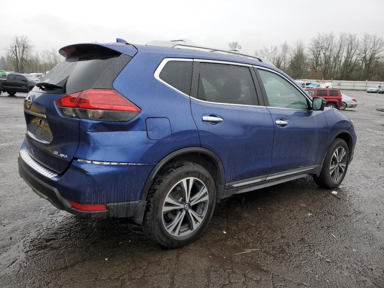 2017 NISSAN ROGUE SV - Image 3