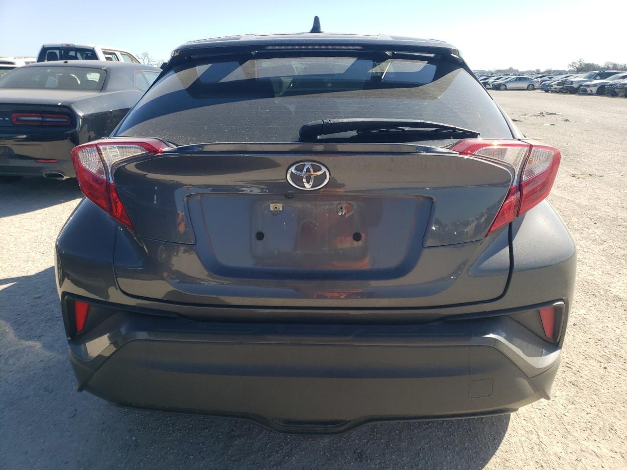 2021 TOYOTA C-HR XLE - Фото 6