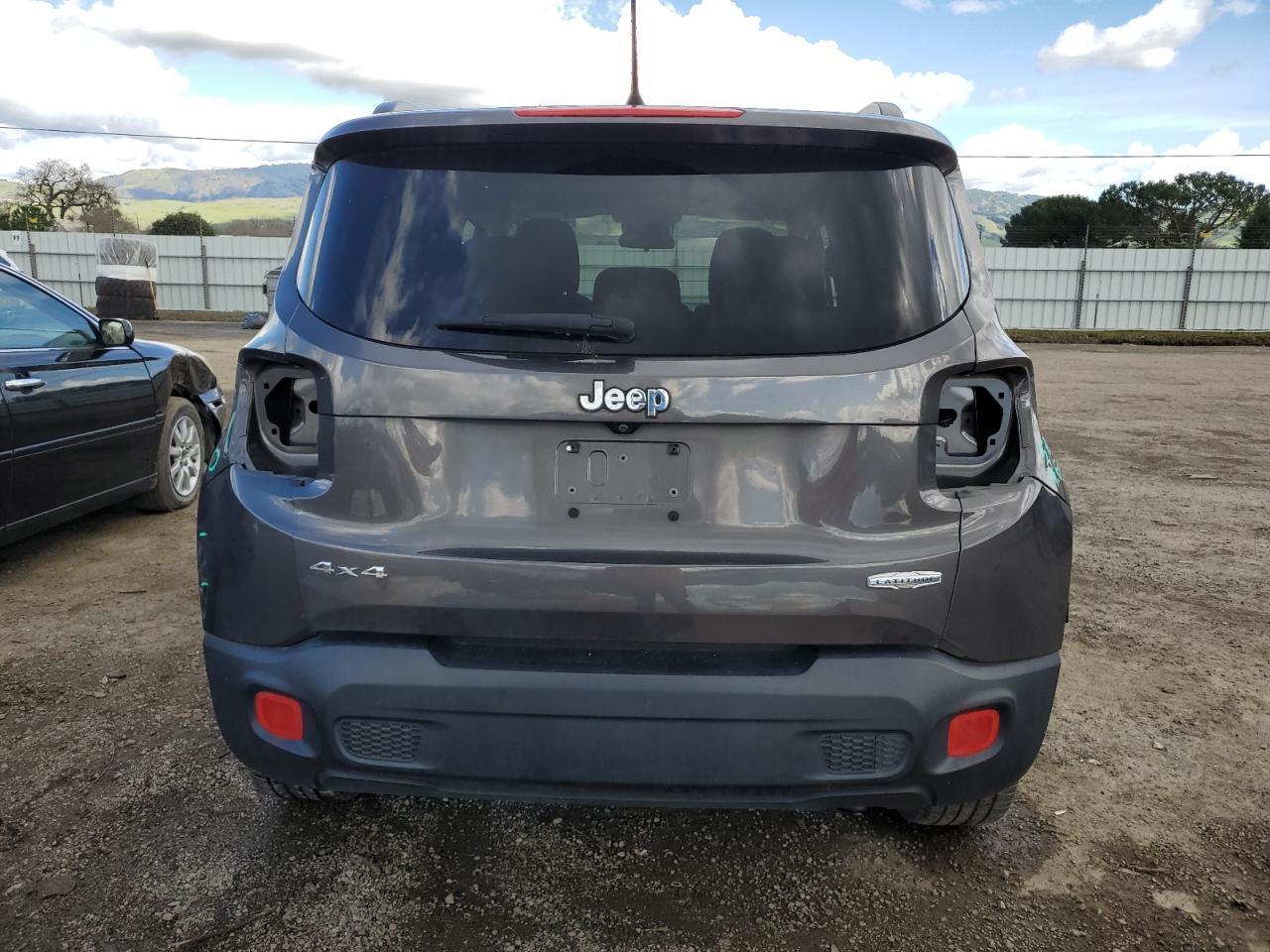 2017 JEEP RENEGADE L - Image 6