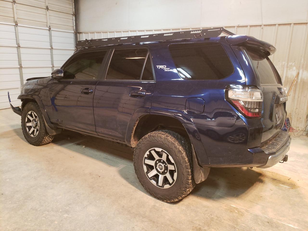 2019 TOYOTA 4RUNNER SR - Фото 2