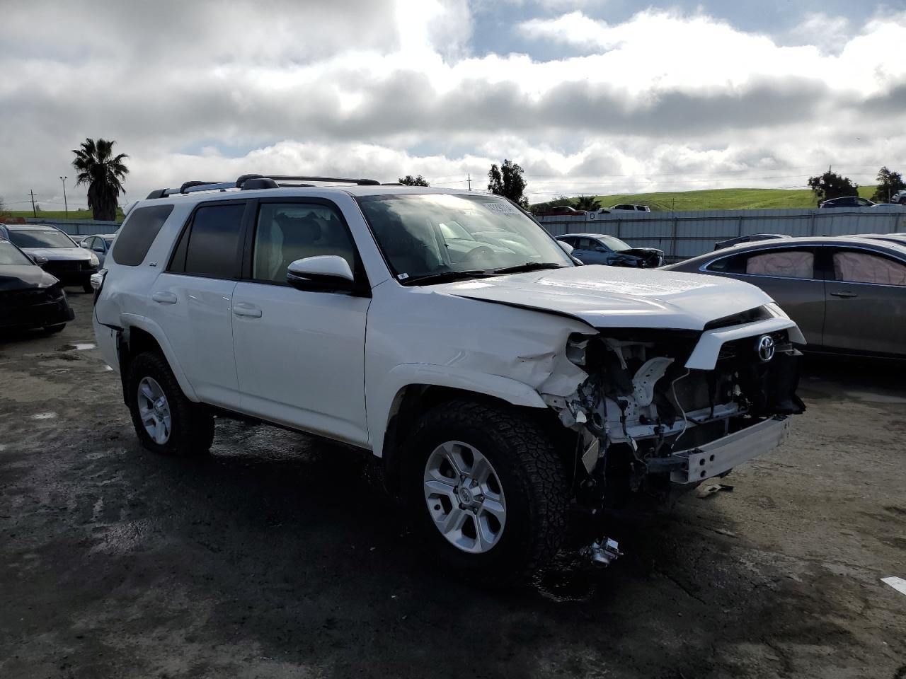 2019 TOYOTA 4RUNNER SR - Image 4