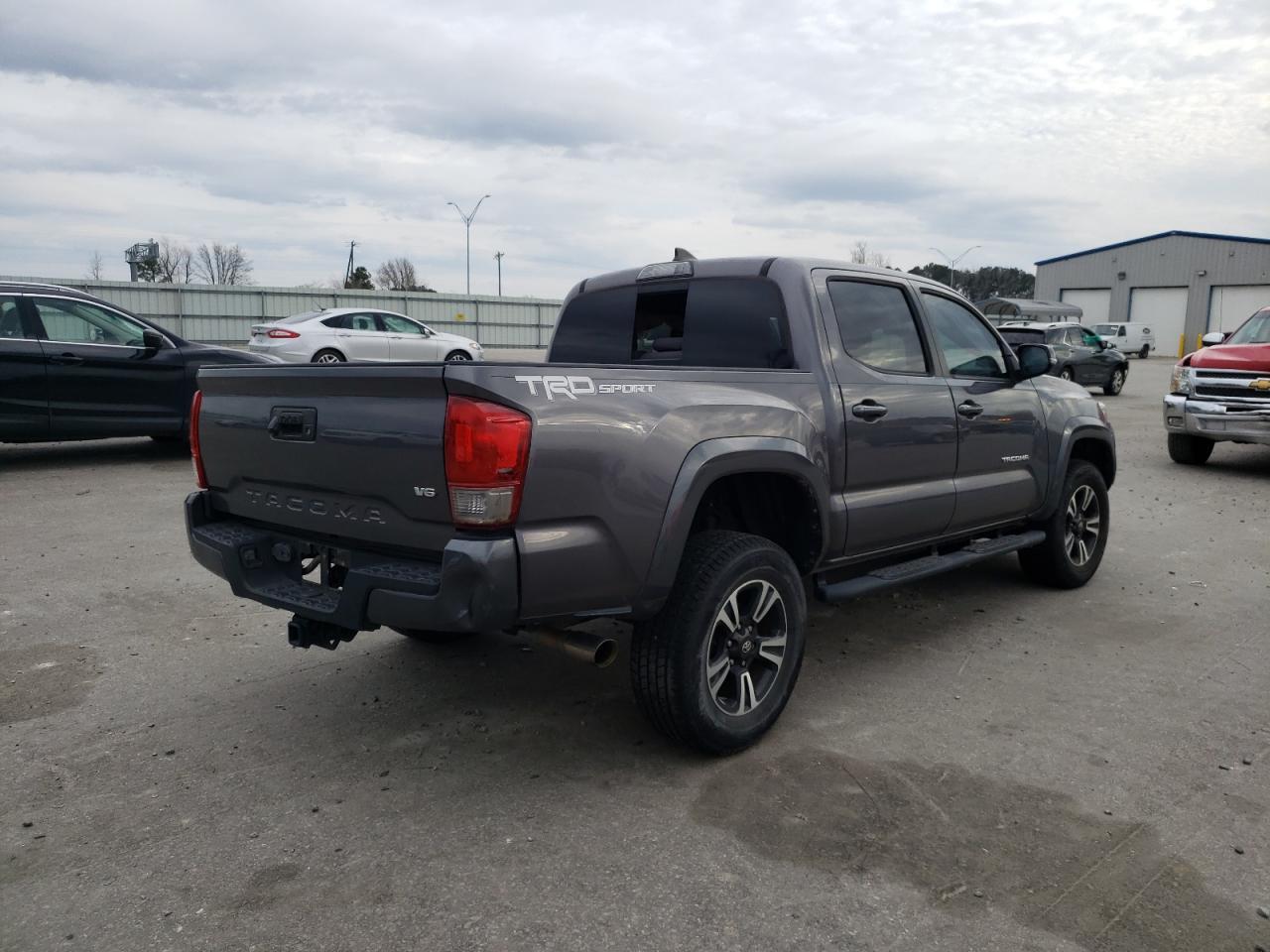 2017 TOYOTA TACOMA DOU - Фото 3