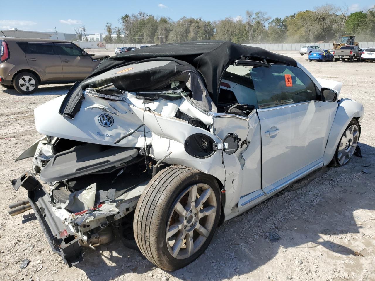 2019 VOLKSWAGEN BEETLE S - Image 3