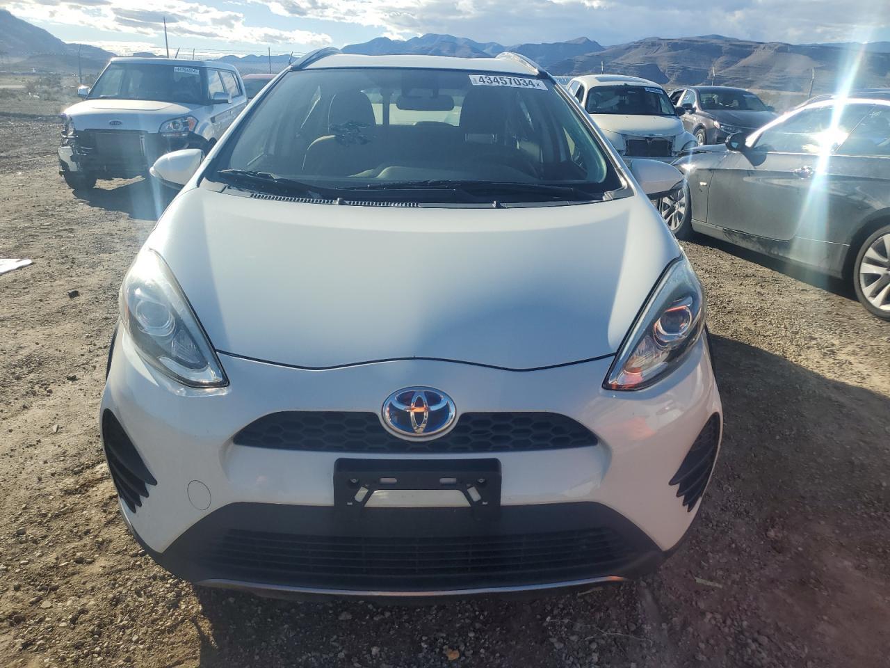 2018 TOYOTA PRIUS C - Image 5