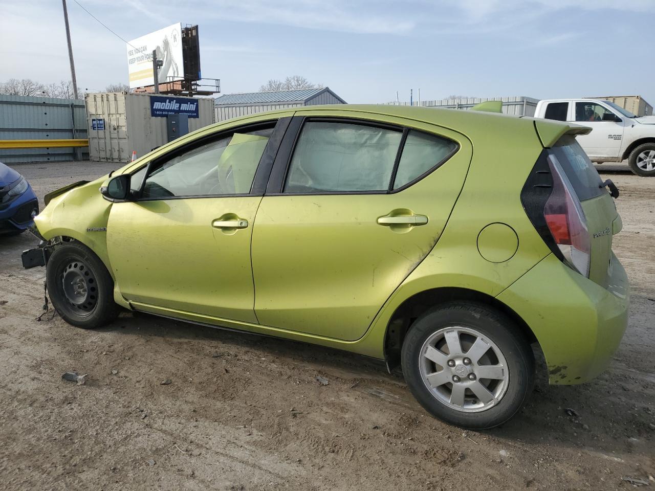 2015 TOYOTA PRIUS C - Image 2
