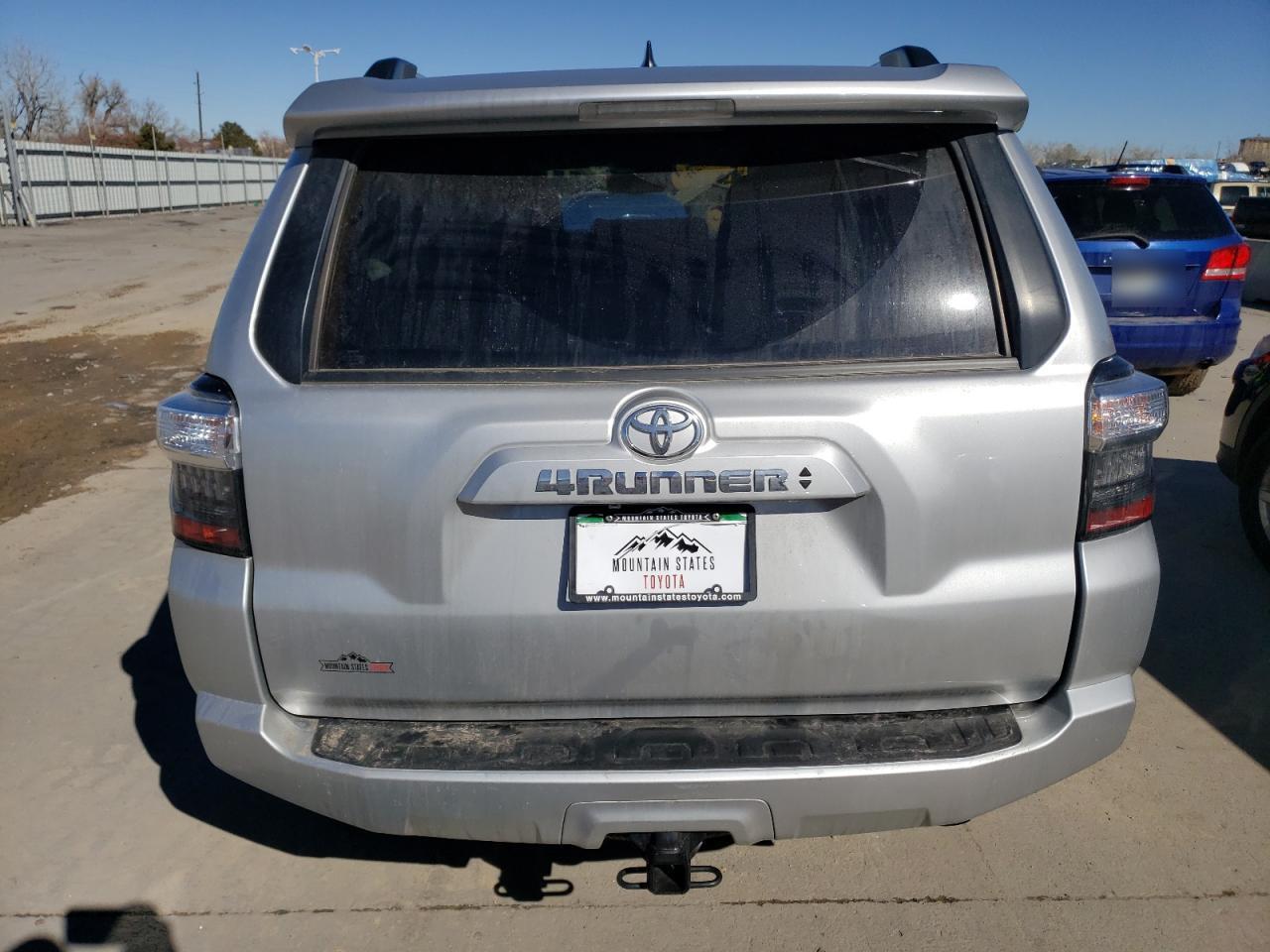 2022 TOYOTA 4RUNNER SR - Image 6