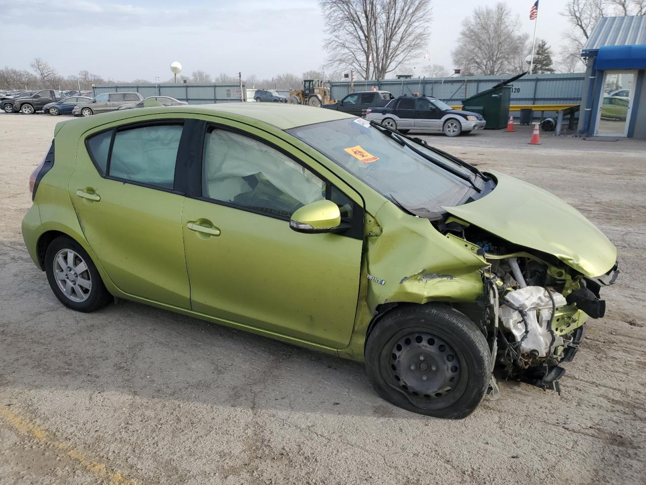 2015 TOYOTA PRIUS C - Image 4