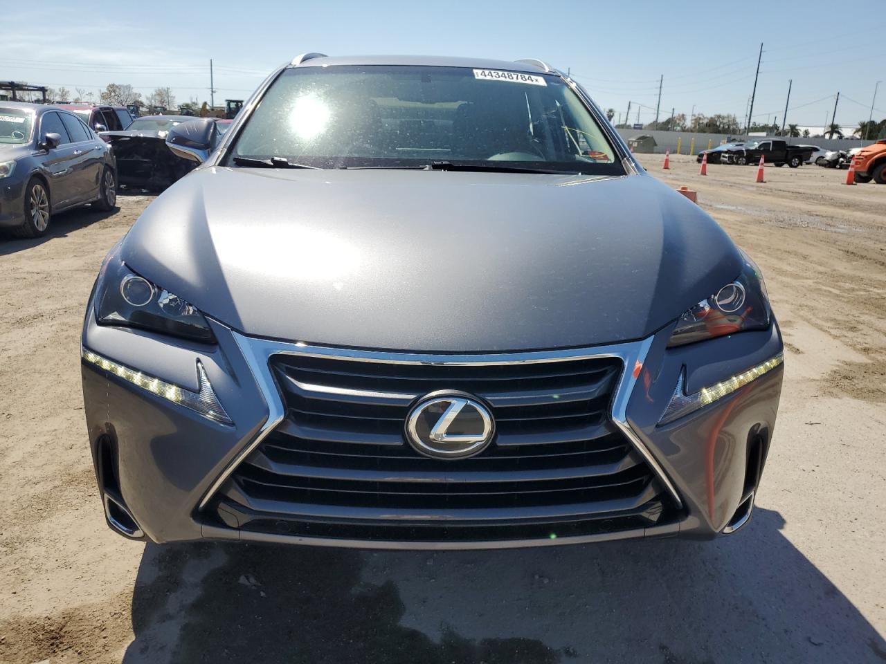 2017 LEXUS NX 200T BA - Фото 5