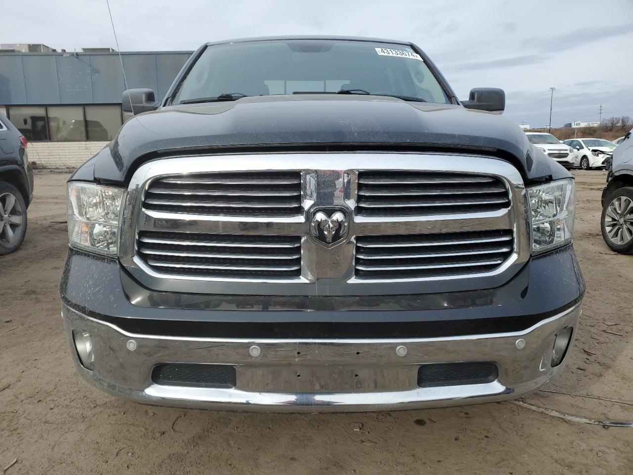 2017 RAM 1500 SLT - Фото 5