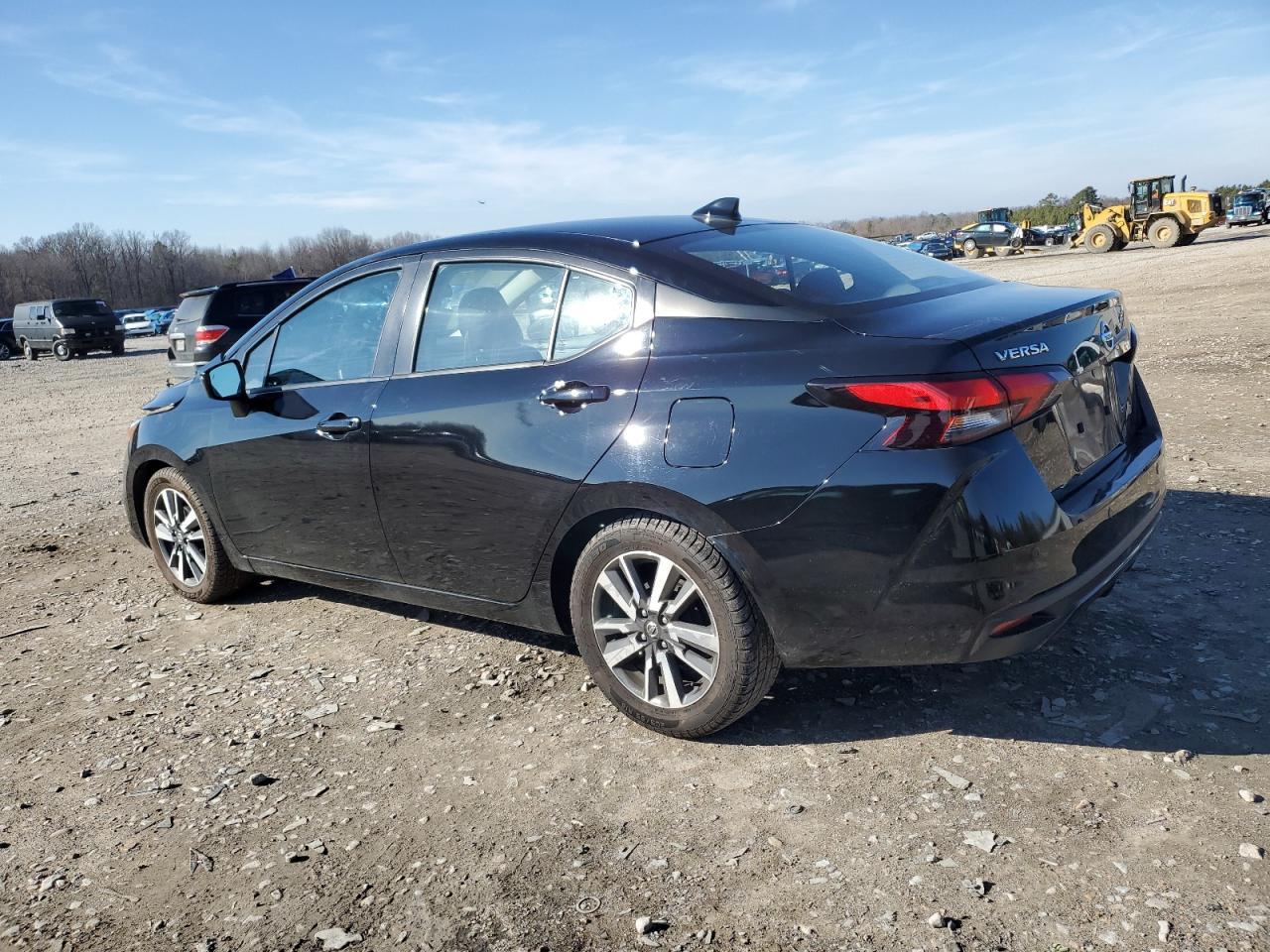 2021 NISSAN VERSA SV - Фото 2