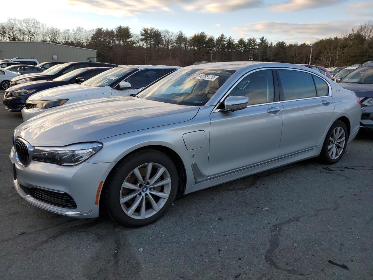 2019 BMW 740 XE car image