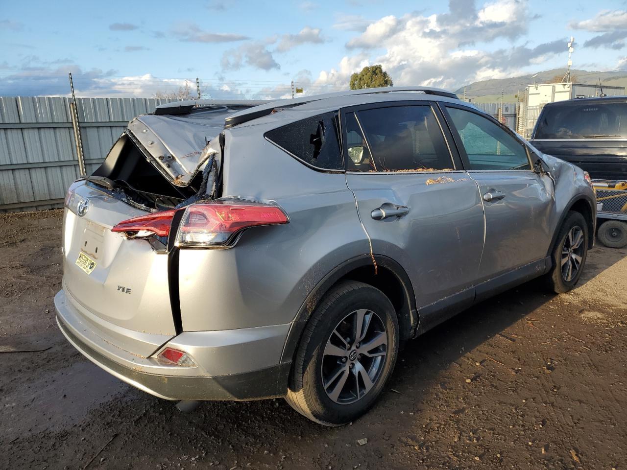 2016 TOYOTA RAV4 XLE - Фото 3