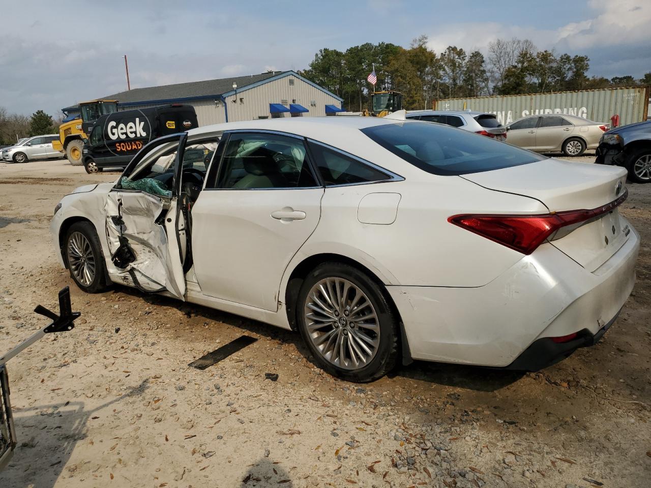 2019 TOYOTA AVALON XLE - Image 2