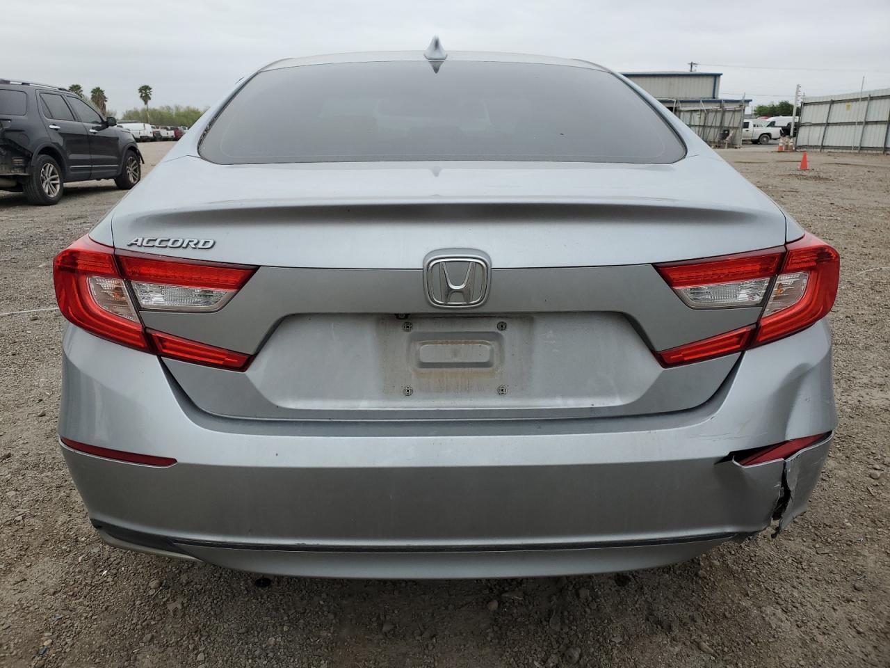 2018 HONDA ACCORD LX - Image 6