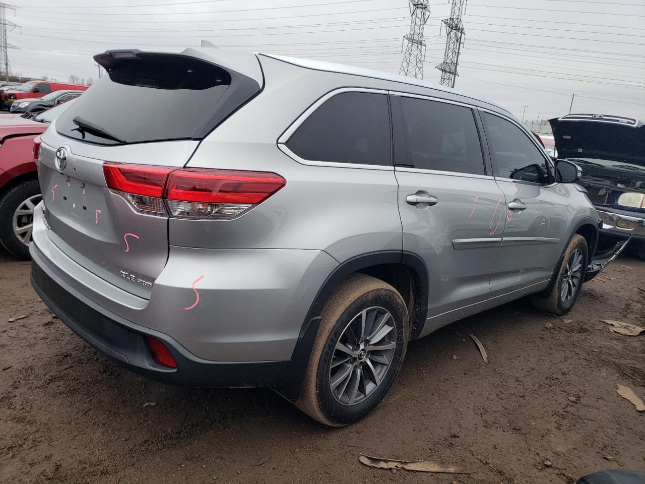 2018 TOYOTA HIGHLANDER - Фото 3