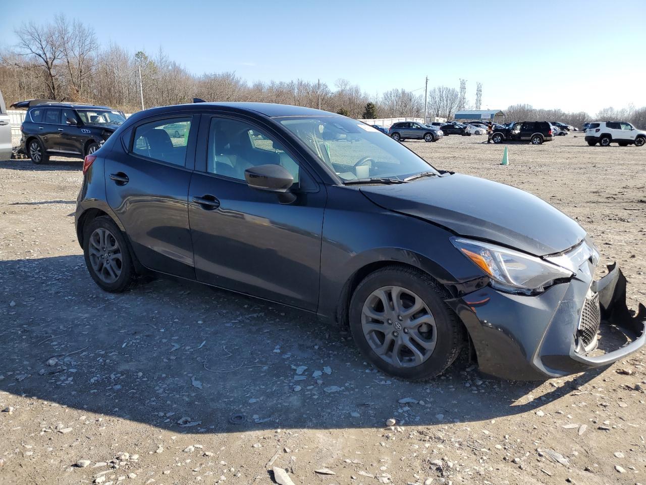 2020 TOYOTA YARIS LE - Фото 4