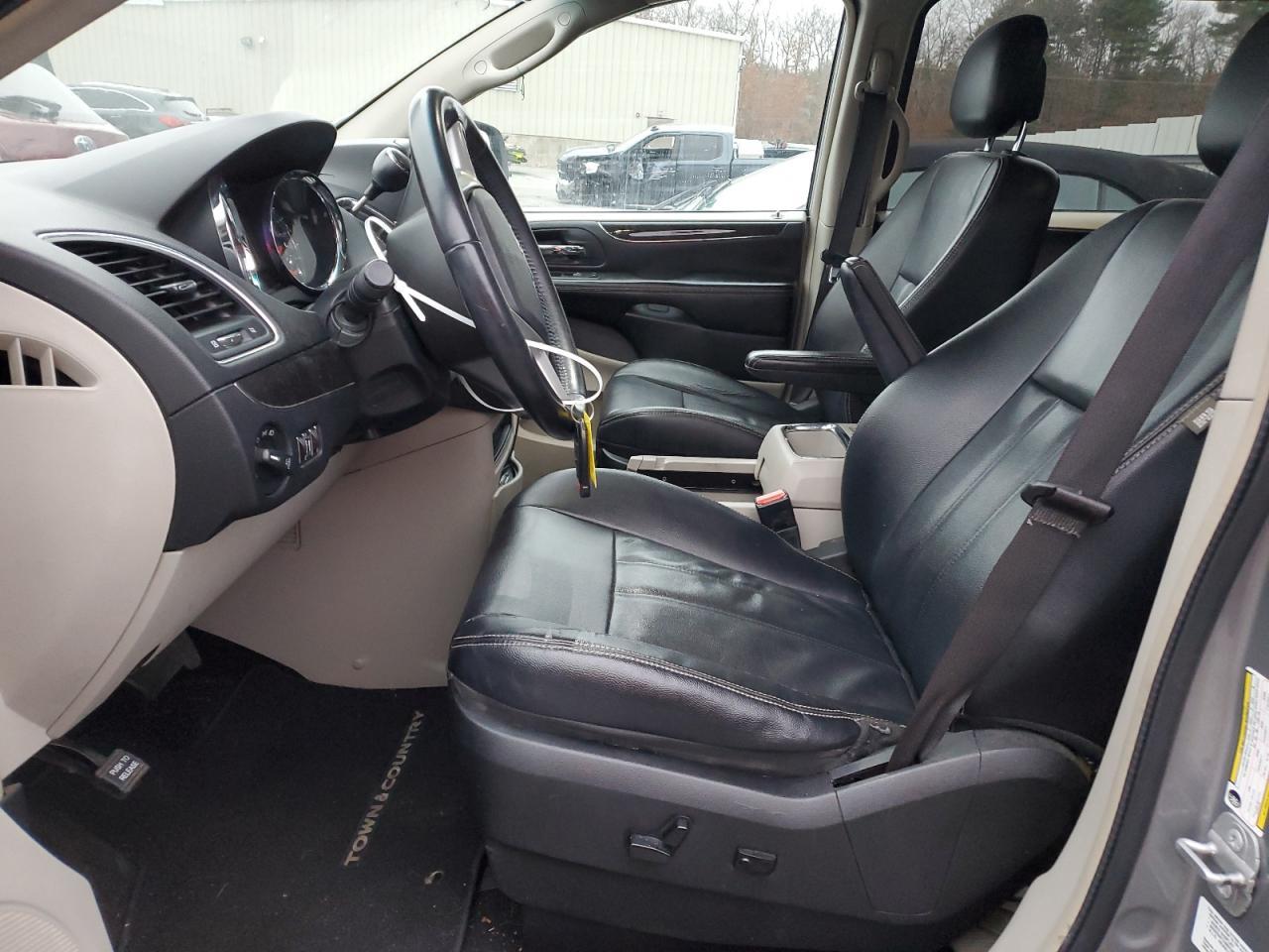 2014 CHRYSLER TOWN & COU - Фото 7