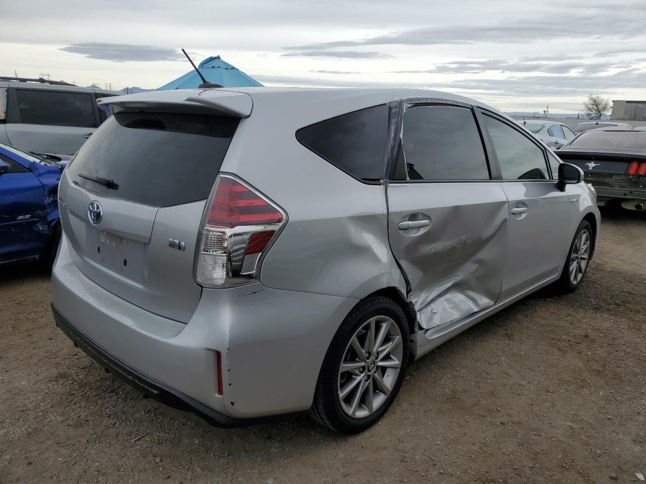 2015 TOYOTA PRIUS V - Фото 3