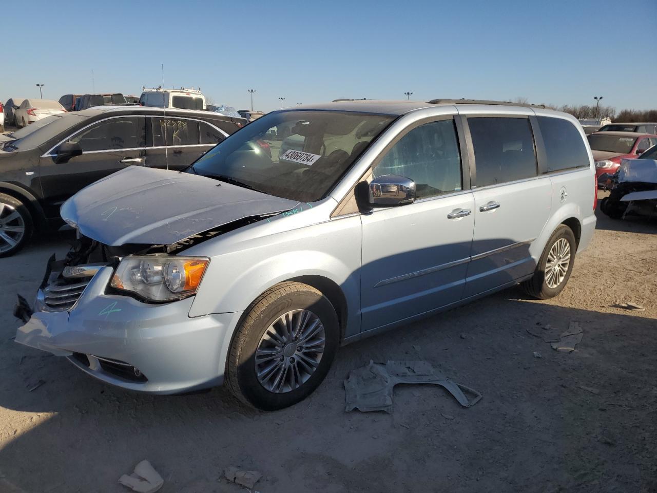 2013 CHRYSLER TOWN & COU car image