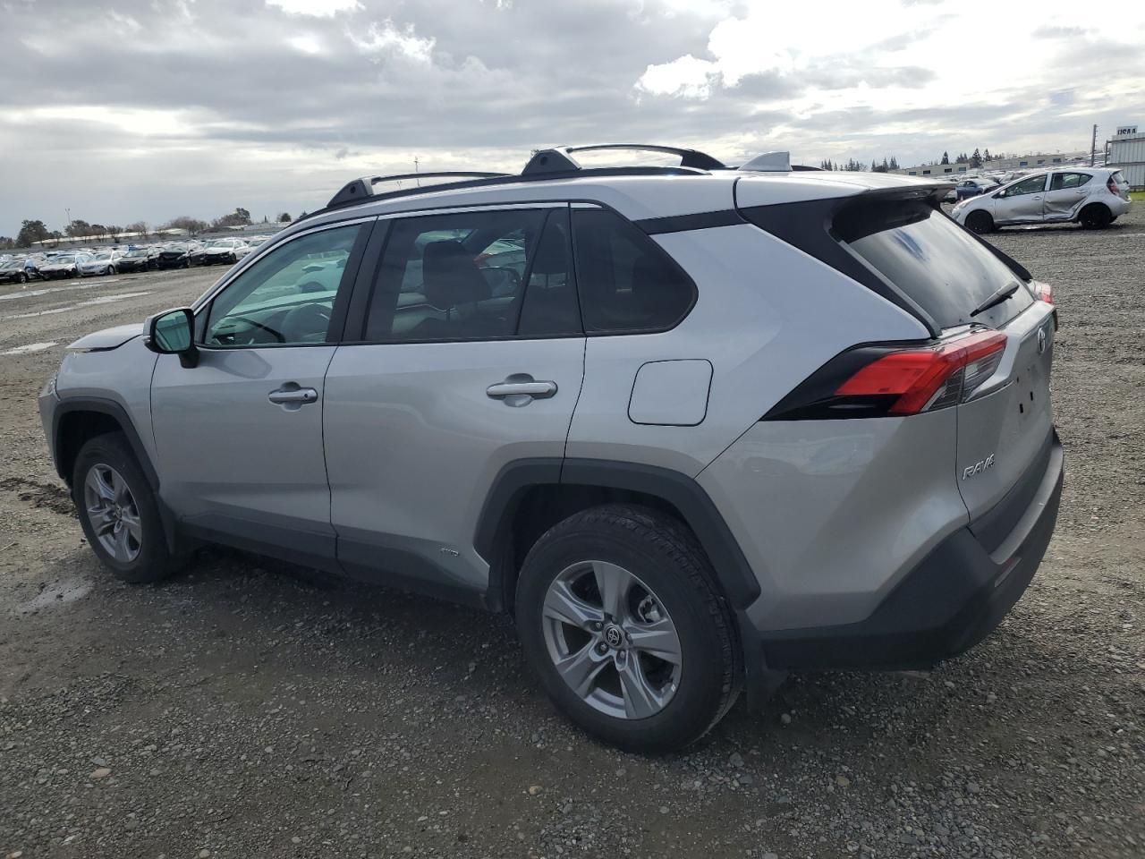 2022 TOYOTA RAV4 XLE - Фото 2