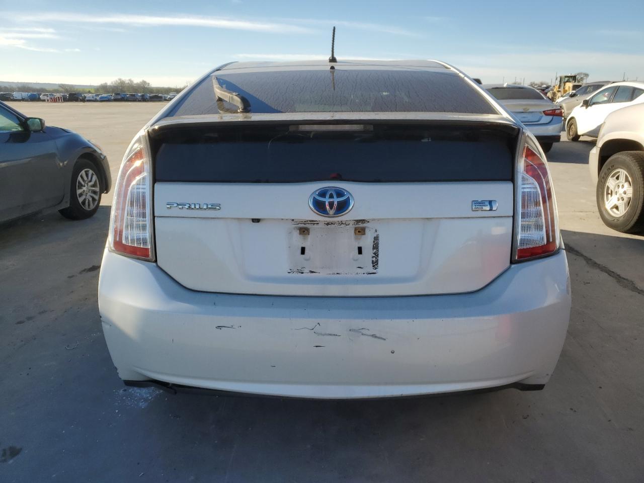 2015 TOYOTA PRIUS - Image 6