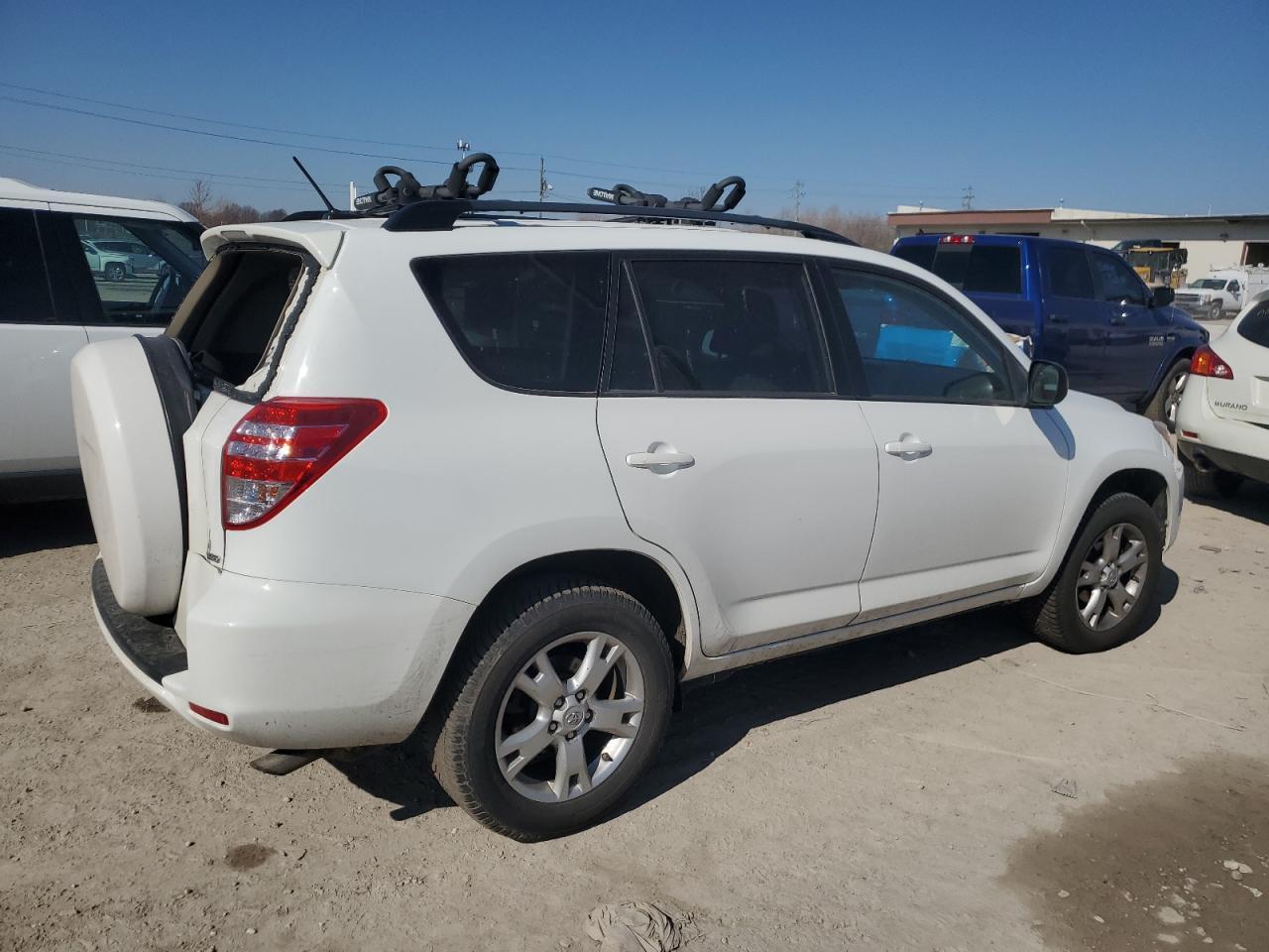 2011 TOYOTA RAV4 - Image 3